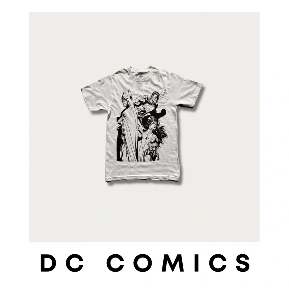 DC Comics Batman Superman Wonder Woman Graphic Tee - Picture 1 of 4